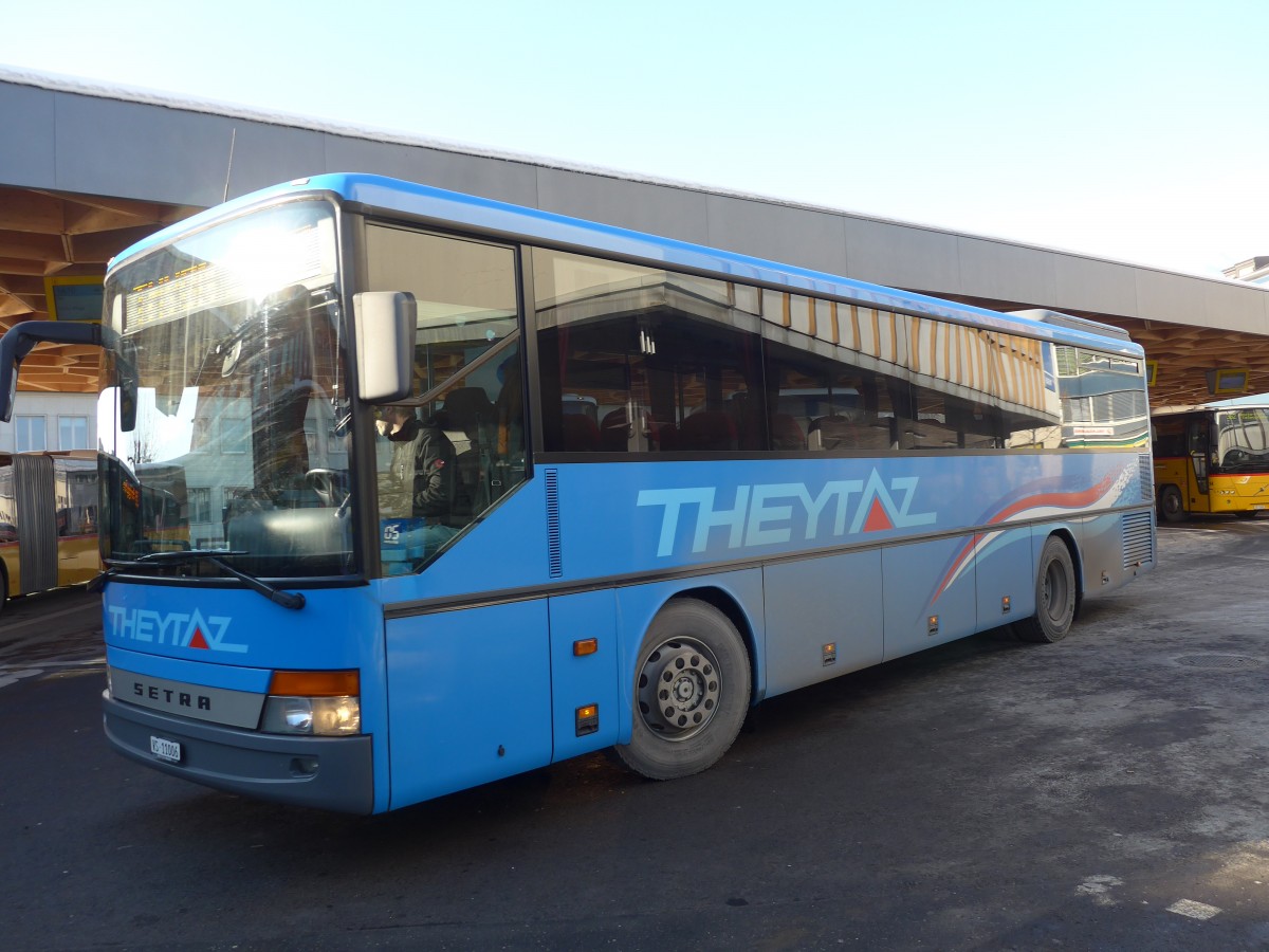 (158'082) - Theytaz, Sion - VS 11'006 - Setra am 1. Januar 2015 beim Bahnhof Sion