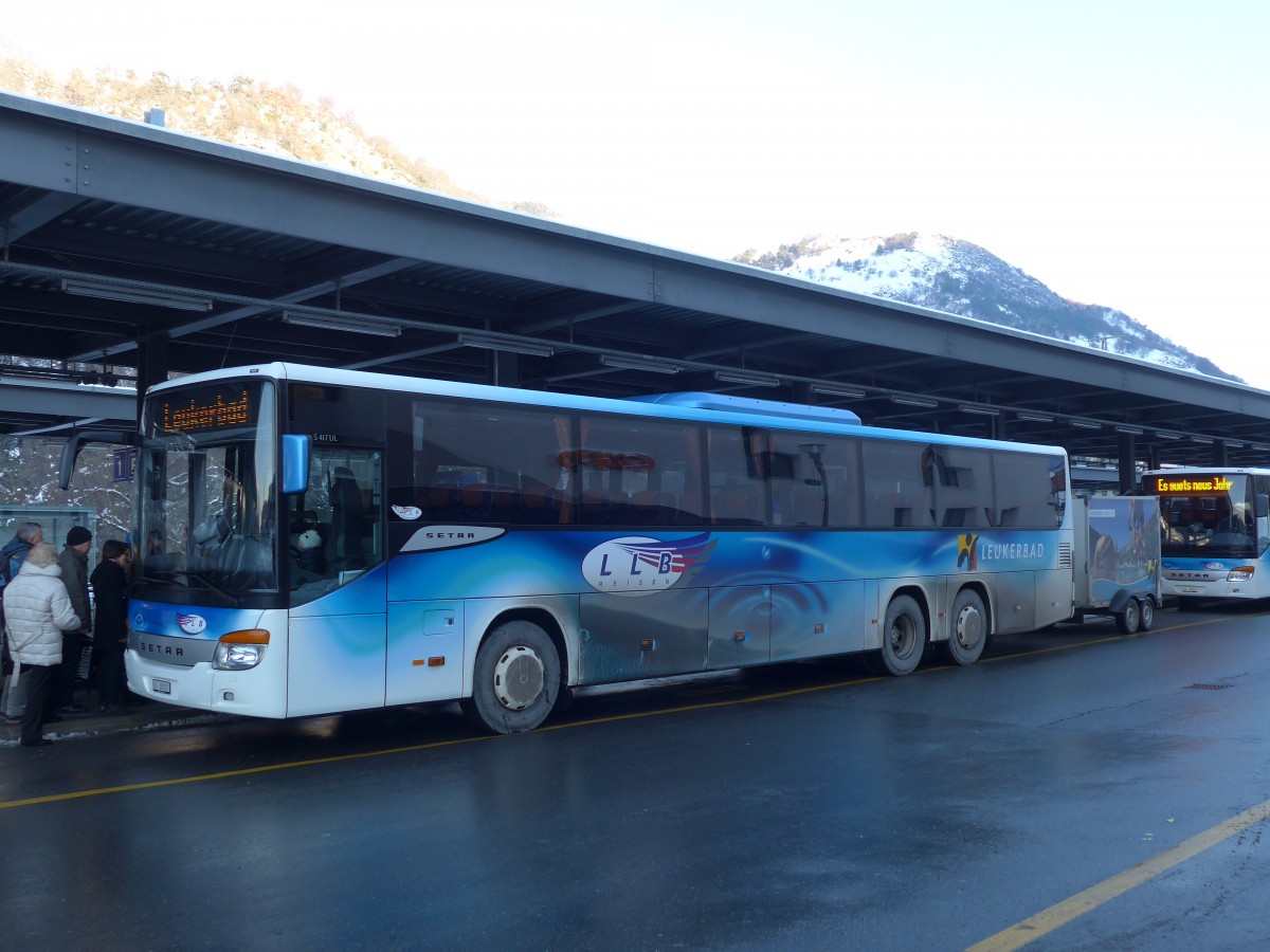 (158'100) - LLB Susten - Nr. 1/VS 38'001 - Setra am 1. Januar 2015 beim Bahnhof Leuk