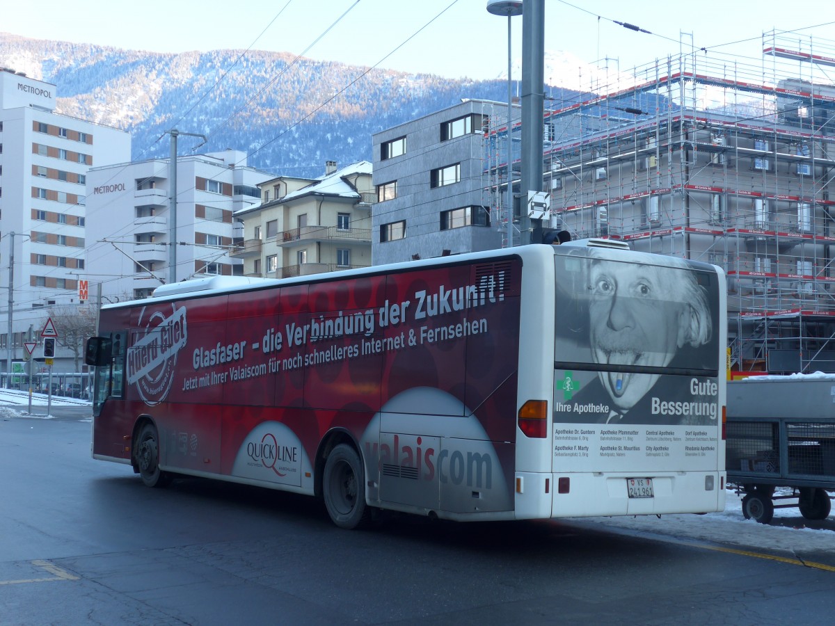 (158'108) - PostAuto Wallis - VS 241'961 - Mercedes am 1. Januar 2015 beim Bahnhof Brig