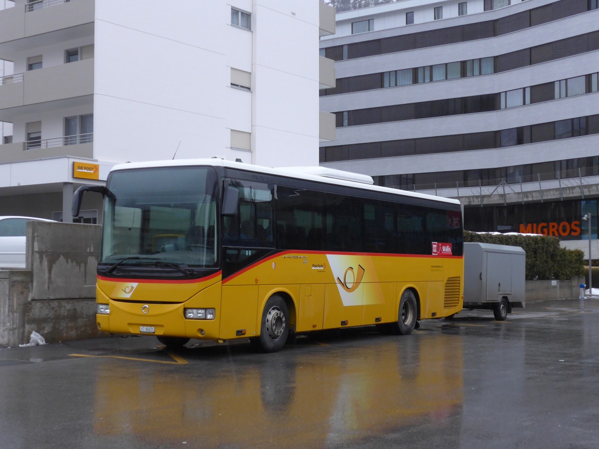 (158'752) - Autotour, Visp - VS 86'620 - Irisbus am 15. Februar 2015 beim Bahnhof Visp