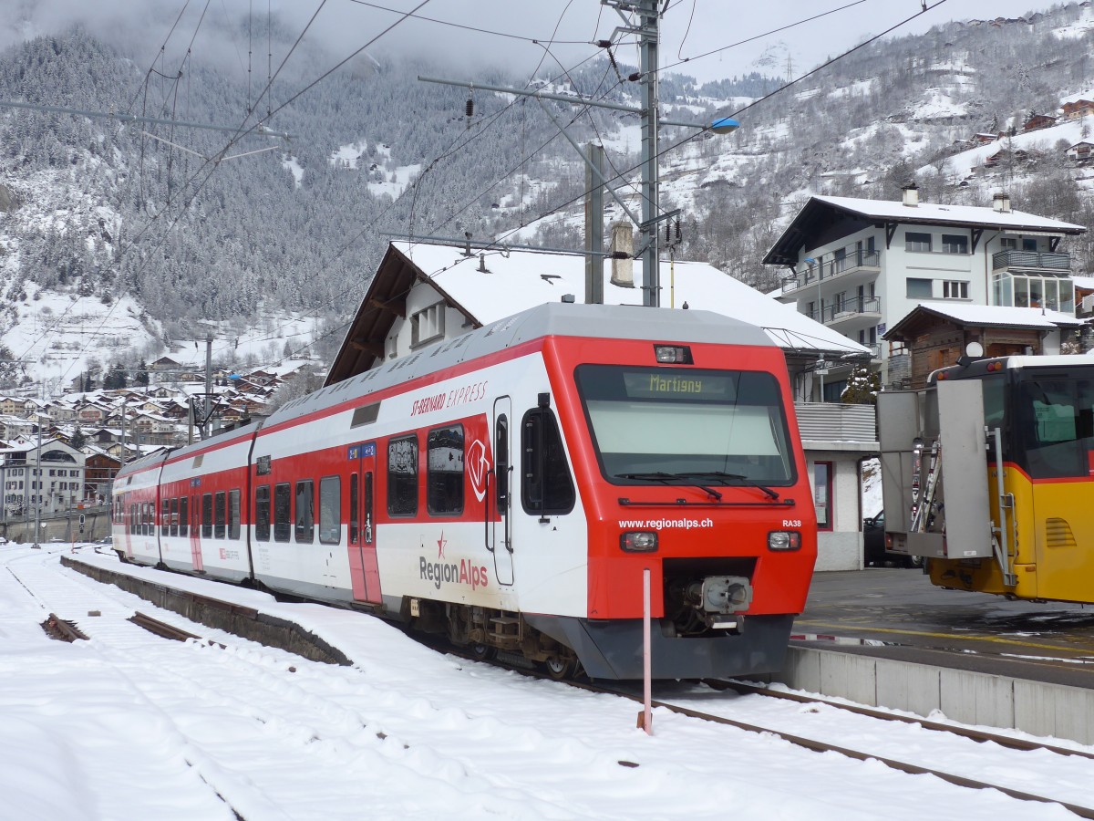 (158'841) - SBB-Pendelzug - Nr. RA 38 - am 22. Februar 2015 im Bahnhof Le Ch�ble 