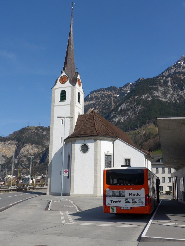 (159'306) - Die Kirche Fl�elen am 18. M�rz 2015