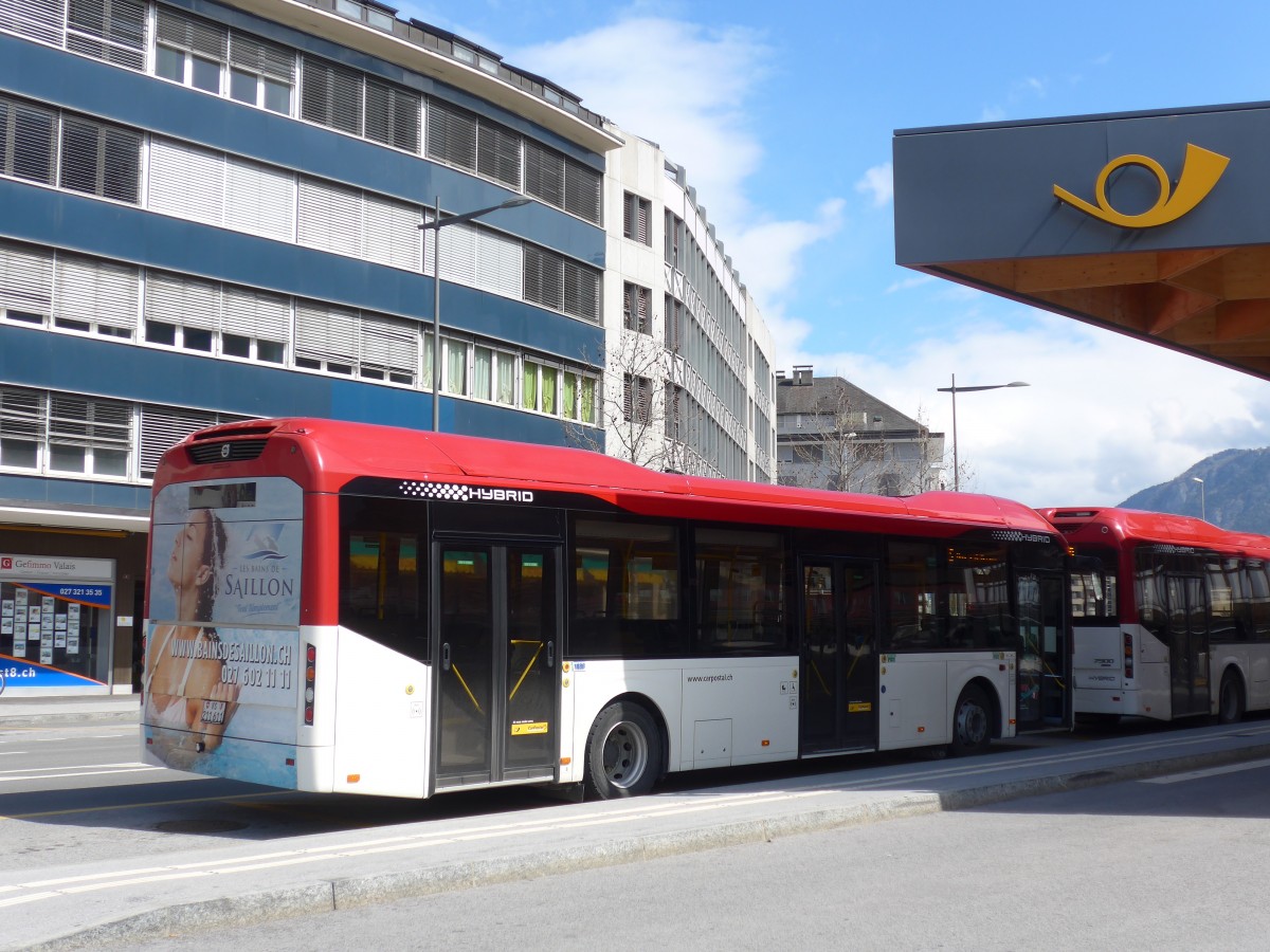 (159'662) - PostAuto Wallis - Nr. 73/VS 211'611 - Volvo (ex Lathion, Sion Nr. 73) am 5. April 2015 beim Bahnhof Sion