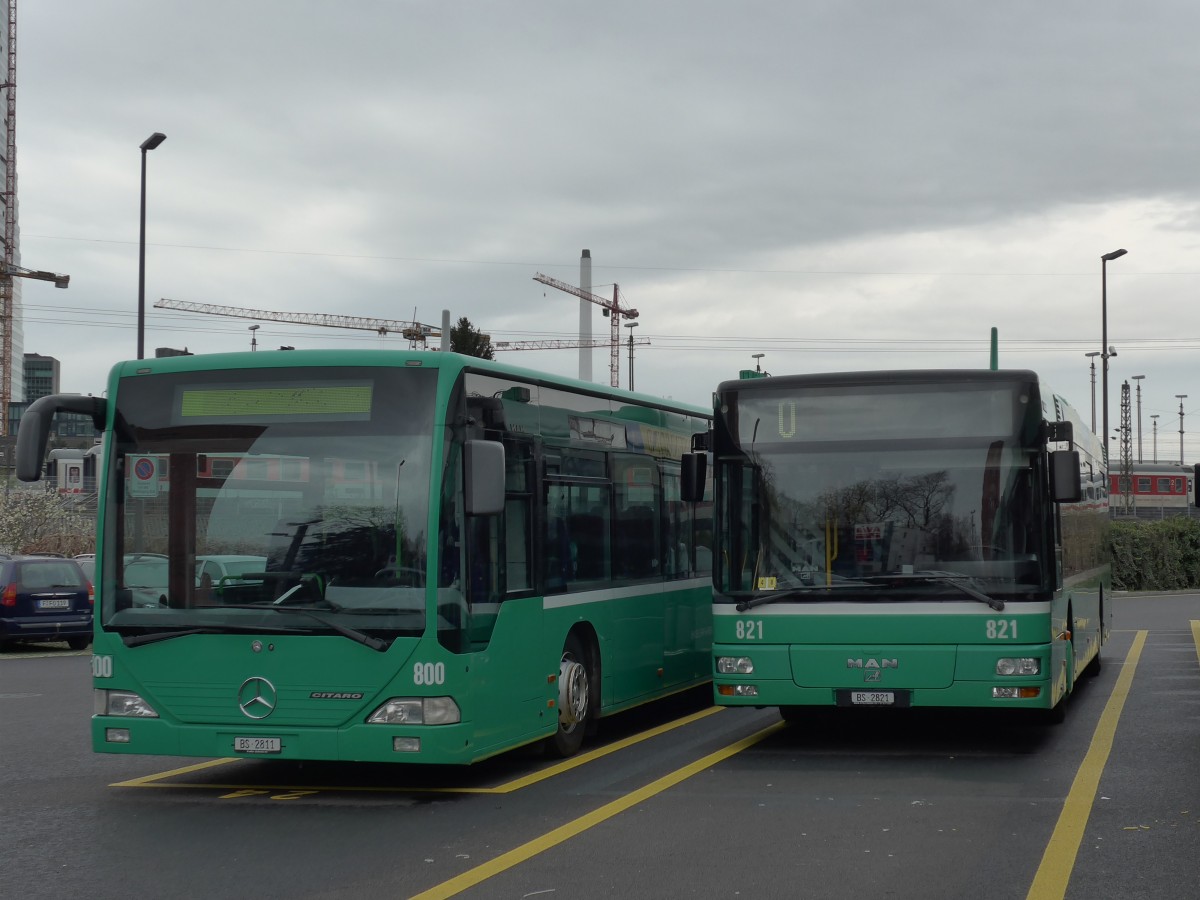 (159'767) - BVB Basel - Nr. 800/BS 2811 - Mercedes (ex VR La Chaux-de-Fonds Nr. 232) + Nr. 821/BS 2821 - MAN am 11. April 2015 in Basel, Garage Rankstrasse