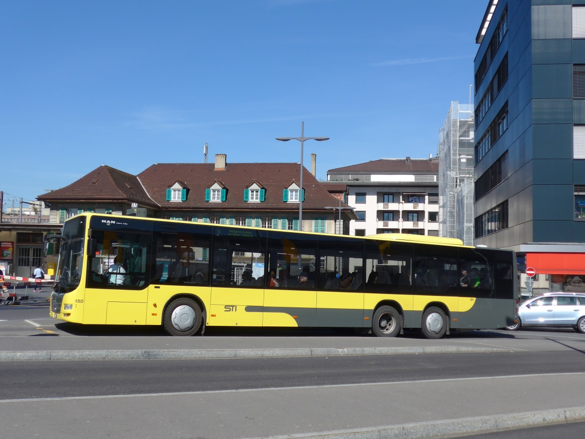 (159'930) - STI Thun - Nr. 150/BE 801'150 - MAN am 13. April 2015 beim Bahnhof Thun