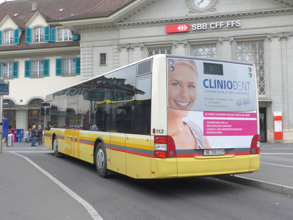 (160'030) - STI Thun - Nr. 113/BE 700'113 - MAN am 25. April 2015 beim Bahnhof Thun