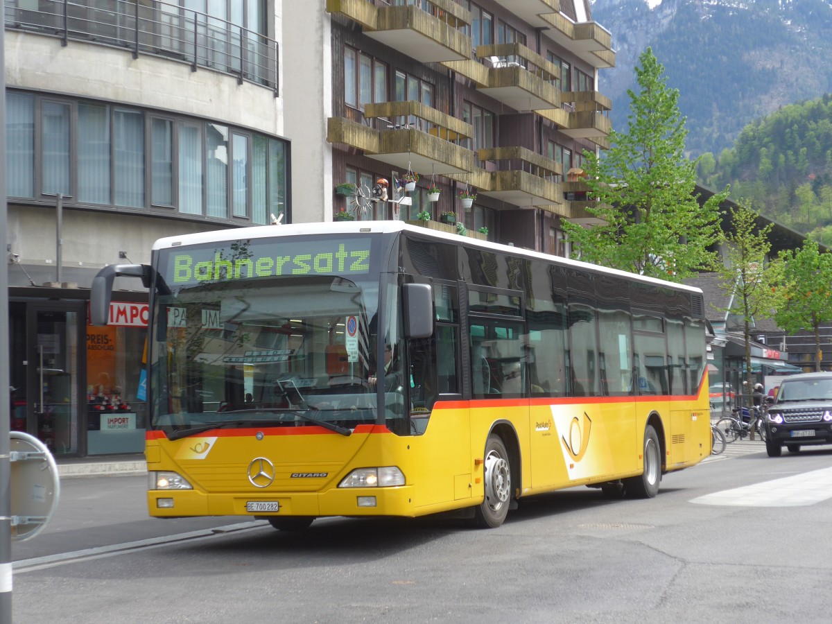 (160'131) - PostAuto Bern - BE 700'282 - Mercedes (ex Schmocker, Stechelberg Nr. 3) am 26. April 2015 beim Bahnhof Interlaken West