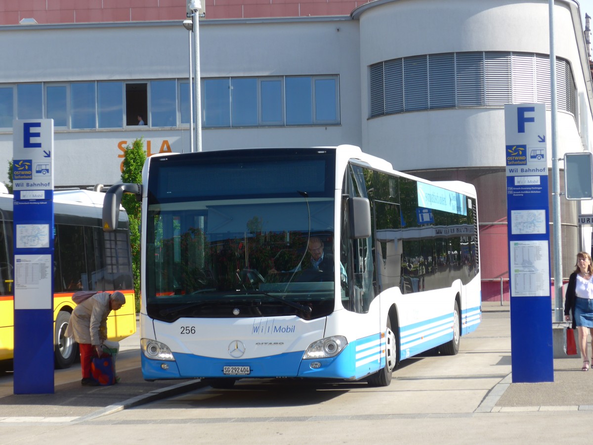 (160'180) - WilMobil, Wil - Nr. 256/SG 292'404 - Mercedes am 8. Mai 2015 beim Bahnhof Wil