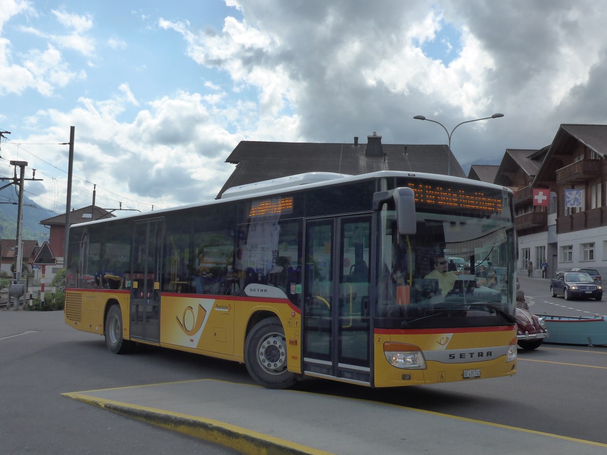 (160'233) - Flck, Brienz - Nr. 2/BE 435'742 - Setra am 9. Mai 2015 beim Bahnhof Brienz