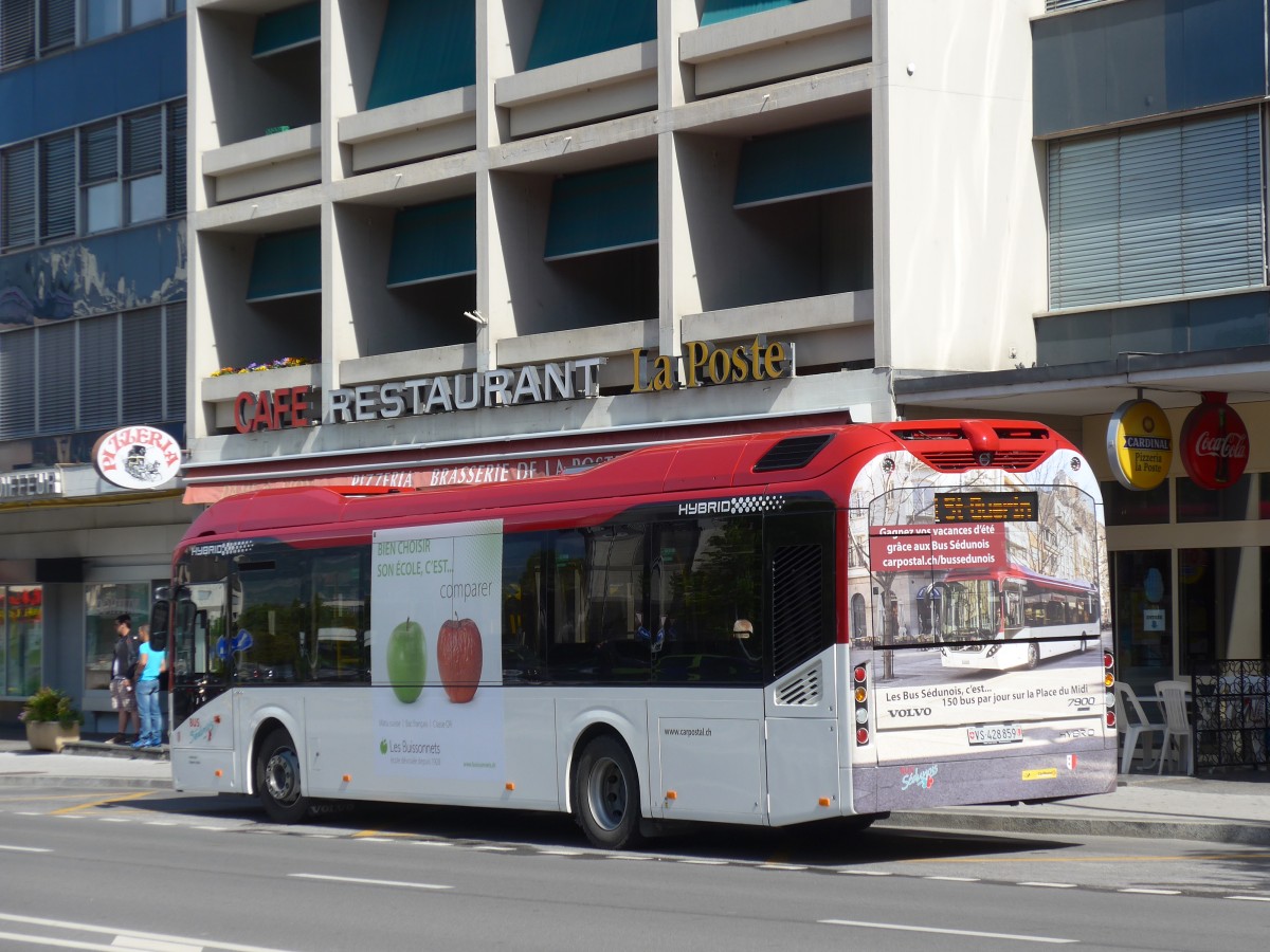 (160'370) - PostAuto Wallis - Nr. 75/VS 428'859 - Volvo am 10. Mai 2015 beim Bahnhof Sion