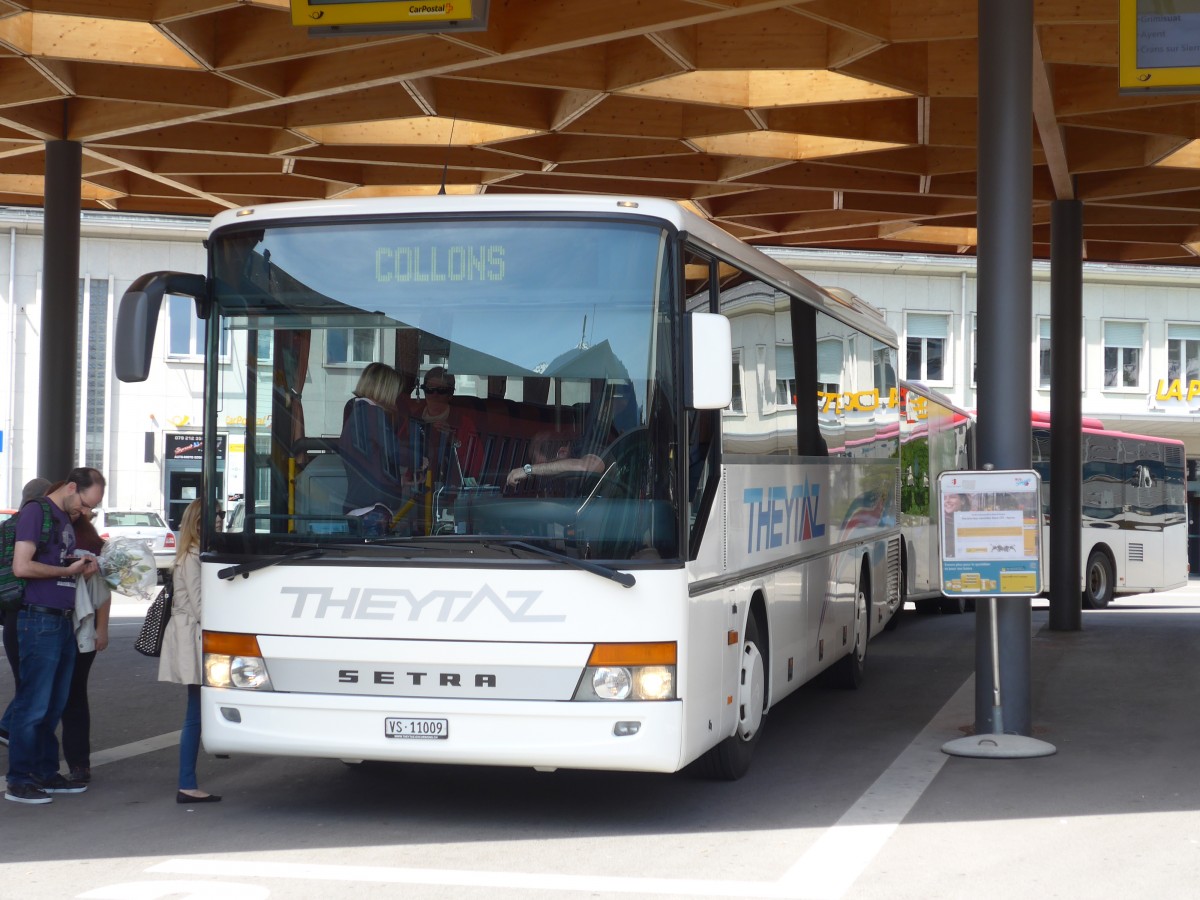 (160'392) - Theytaz, Sion - VS 11'009 - Setra am 10. Mai 2015 beim Bahnhof Sion