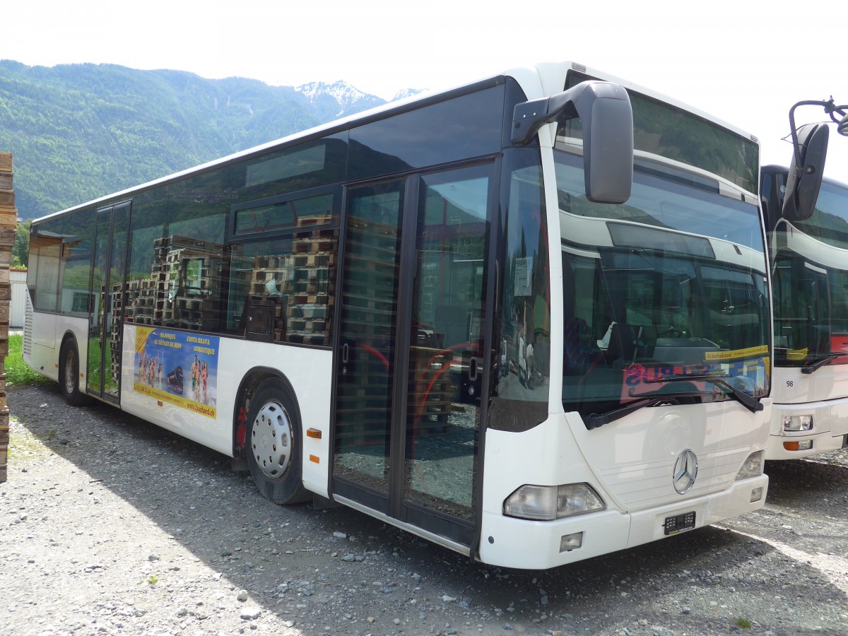 (160'420) - Buchard, Leytron - Nr. 93 - Mercedes (ex Niederer, Filzbach Nr. 22) am 10. Mai 2015 in Leytron, Garage