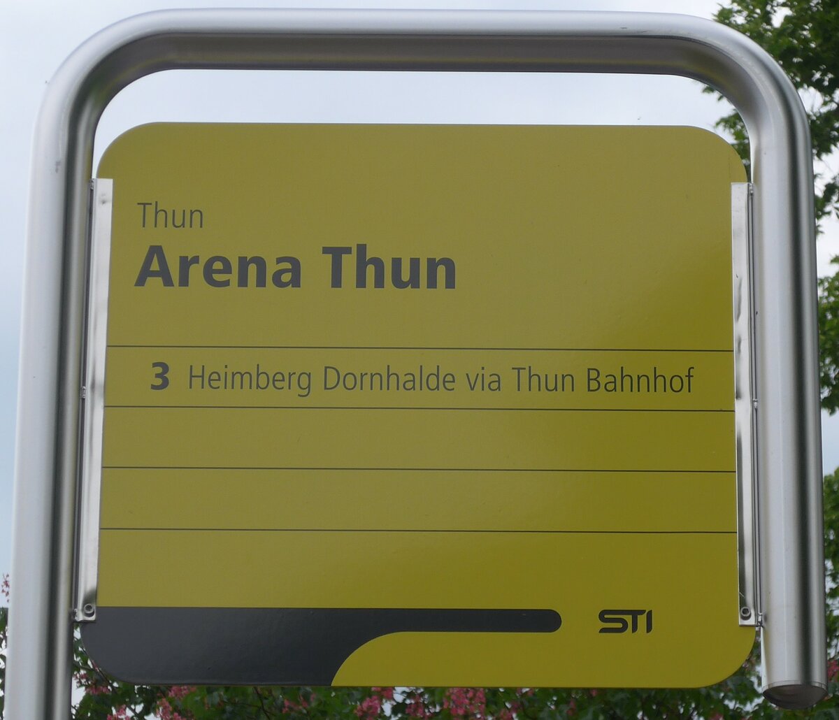 (160'836) - STI-Haltestellenschild - Thun, Arena Thun - am 23. Mai 2015