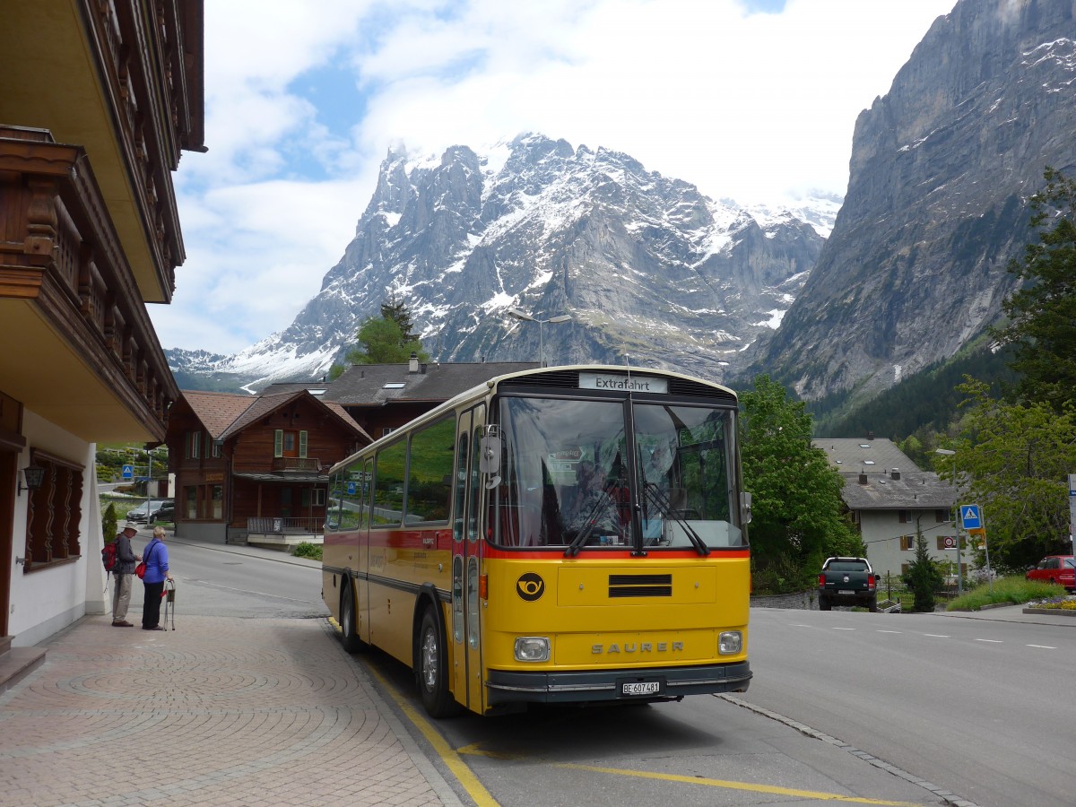 (161'020) - AVG Meiringen - Nr. 74/BE 607'481 - Saurer/R&J (ex PostAuto Berner Oberland; ex P 24'357) am 25. Mai 2015 in Grindelwald, Kirche