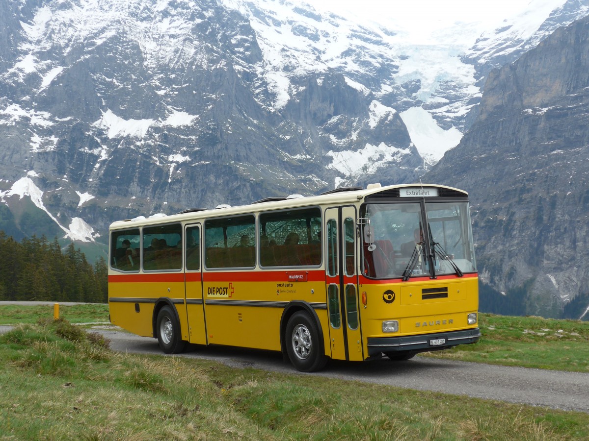 (161'032) - AVG Meiringen - Nr. 74/BE 607'481 - Saurer/R&J (ex PostAuto Berner Oberland; ex P 24'357) am 25. Mai 2015 in Grindelwald, Nodhalten