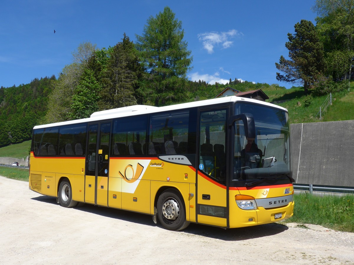 (161'353) - AVJ Les Bioux - VD 382'622 - Setra am 28. Mai 2015 beim Bahnhof Le Pont