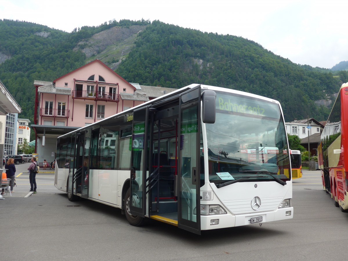 (161'990) - Koch, Giswil - OW 25'812 - Mercedes am 8. Juni 2015 beim Bahnhof Meiringen