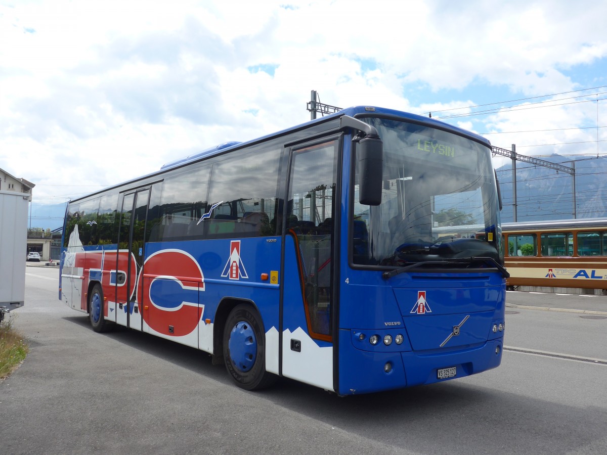 (162'352) - TPC Aigle - Nr. 4/VS 325'127 - Volvo am 20. Juni 2015 beim Bahnhof Aigle