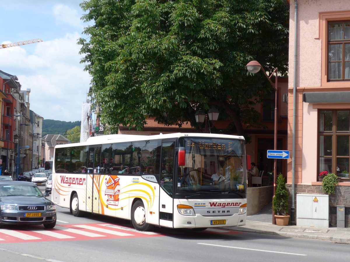 (162'598) - Wagener, Mertzig - WV 2019 - Setra am 25. Juni 2015 beim Bahnhof Ettelbruck