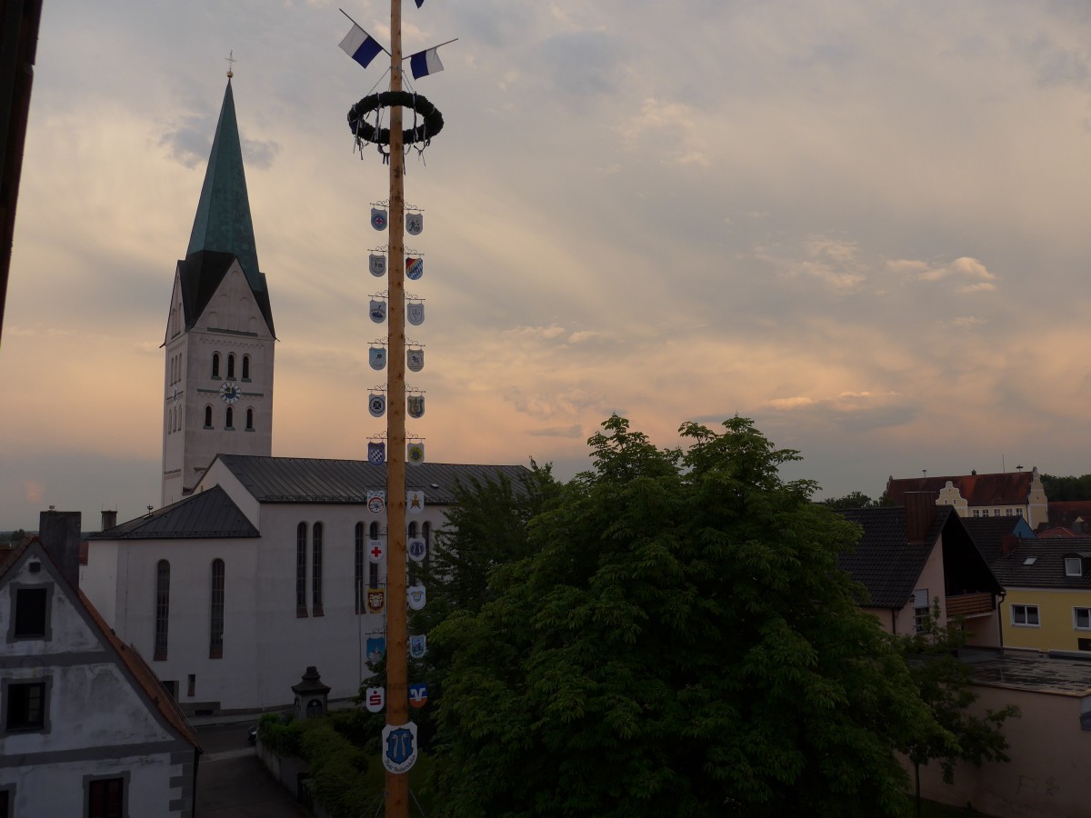 (162'766) - Die Kirche von Reichertshofen am 27. Juni 2015