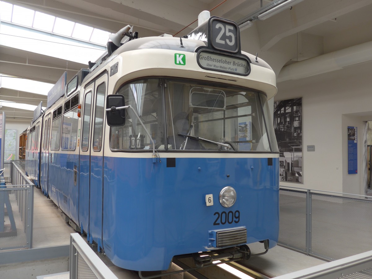 (162'816) - MVG-Tram - Nr. 2009 - am 28. Juni 2015 in M�nchen, MVG-Museum