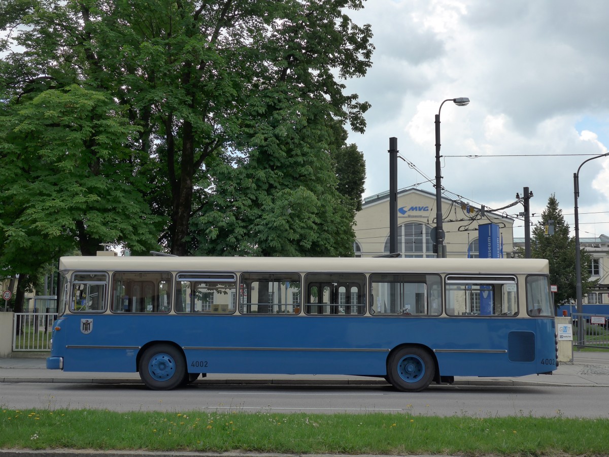 (162'844) - MVG Mnchen (OCM) - Nr. 4002/M-MA 163H - MAN am 28. Juni 2015 in Mnchen, MVG-Museum