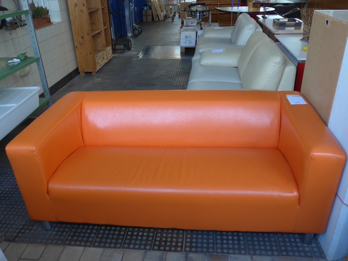 (164'548) - Oranges Sofa am 10. September 2015 im BrockiShop