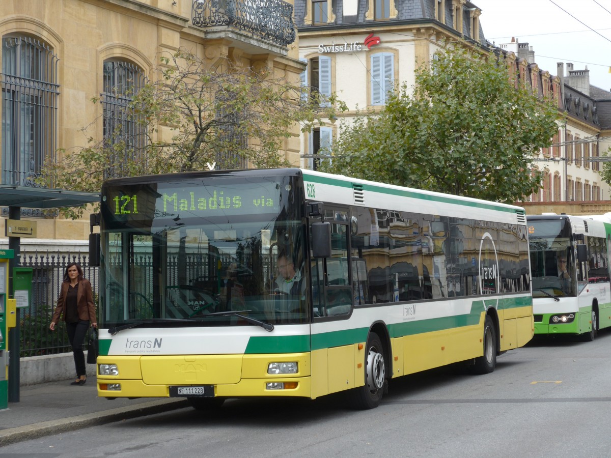 (164'789) - transN, La Chaux-de-Fonds - Nr. 628/NE 111'228 - MAN (ex TN Neuchtel Nr. 228) am 15. September 2015 in Neuchtel, Place Pury