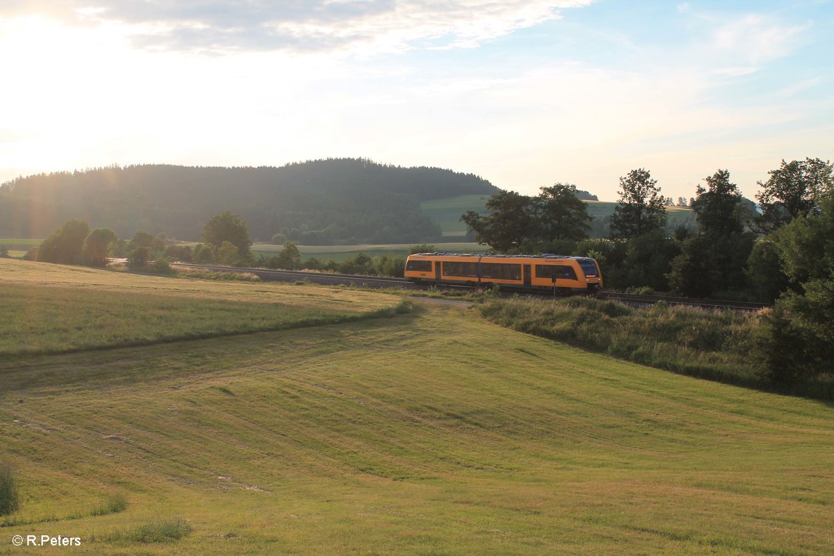 1648 212 rollt als OPB79749 Marktredwitz - Regensburg ihrem nächsten Halt Pechbrunn entgegen. 27.06.17