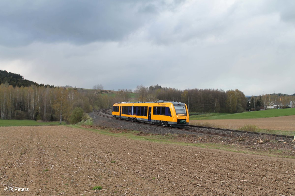 1648 707 kommt als OPB 79743 Marktredwitz - Regensburg bei Lengenfeld wieder zurück. 25.04.16