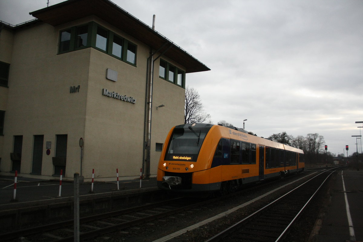 1648 709/209 von Regensburg Hbf kommend bei der Einfahrt in den Endbahnhof Marktredwitz am 22.3.21