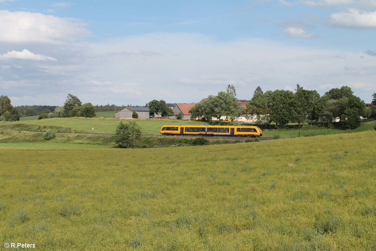 1648 711 als OPB 79739 Marktredwitz - Regensburg kurz vor Reuth bei Erbendorf. 10.07.20