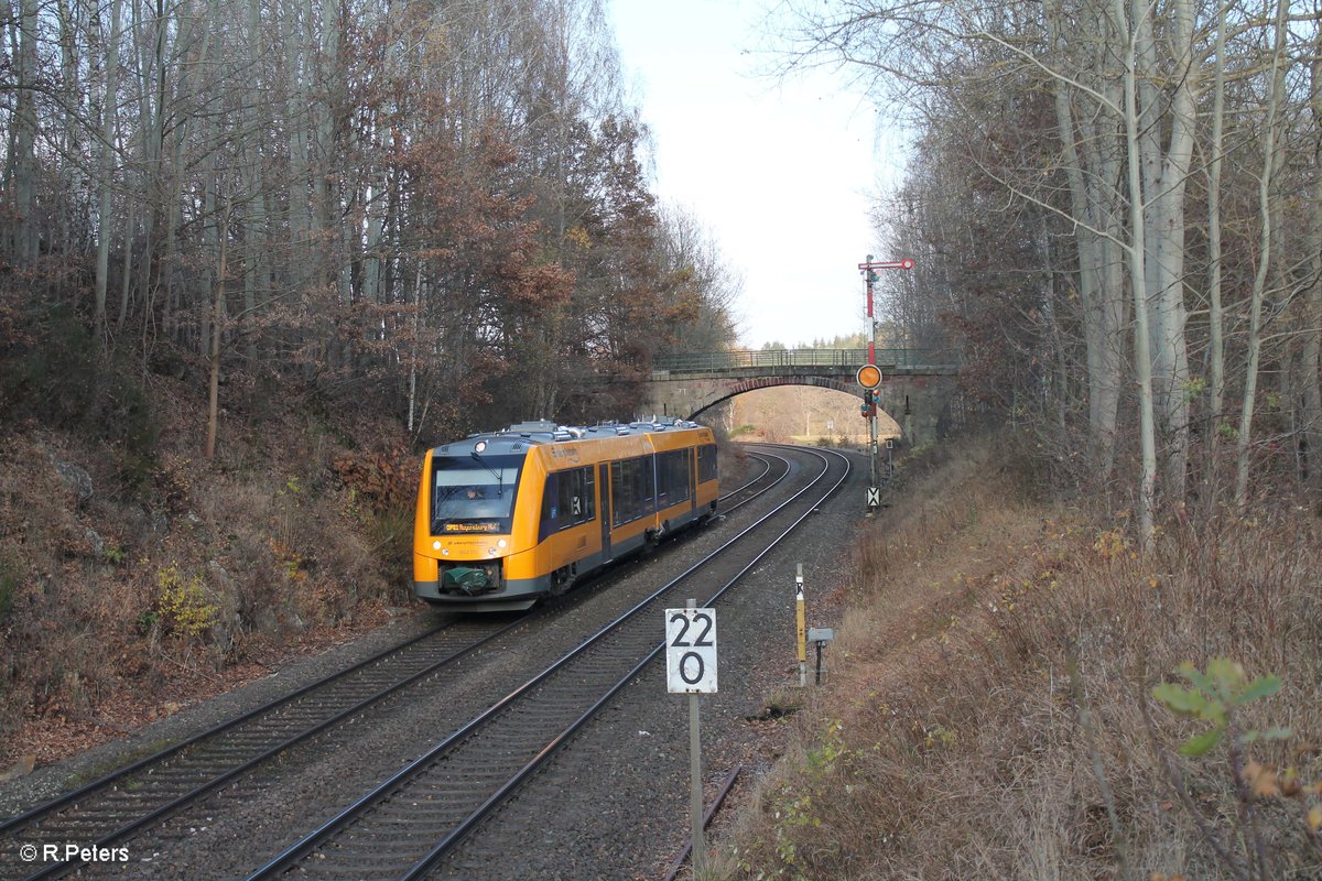 1648 711 verlässt Reuth bei Erbendorf als OPB79735 Marktredwitz - Regensburg. 13.11.16