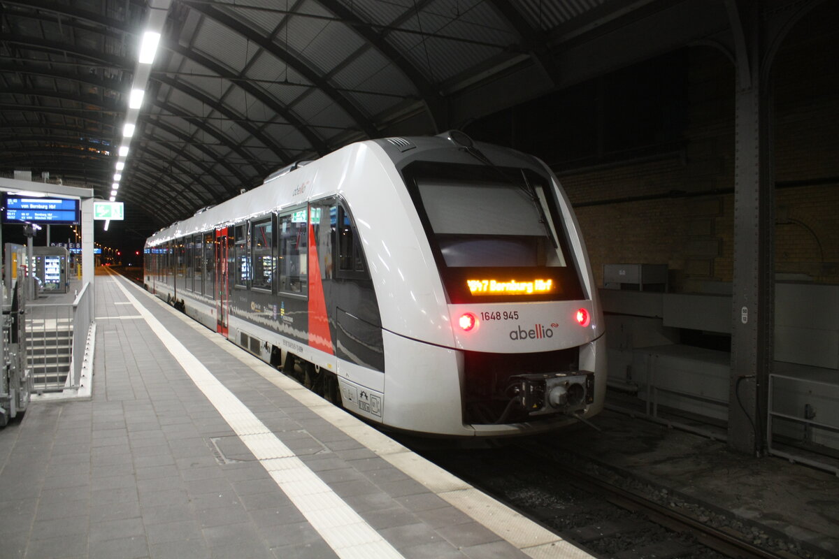 1648 945/445 im Bahnhof Halle/Saale Hbf am 20.12.21