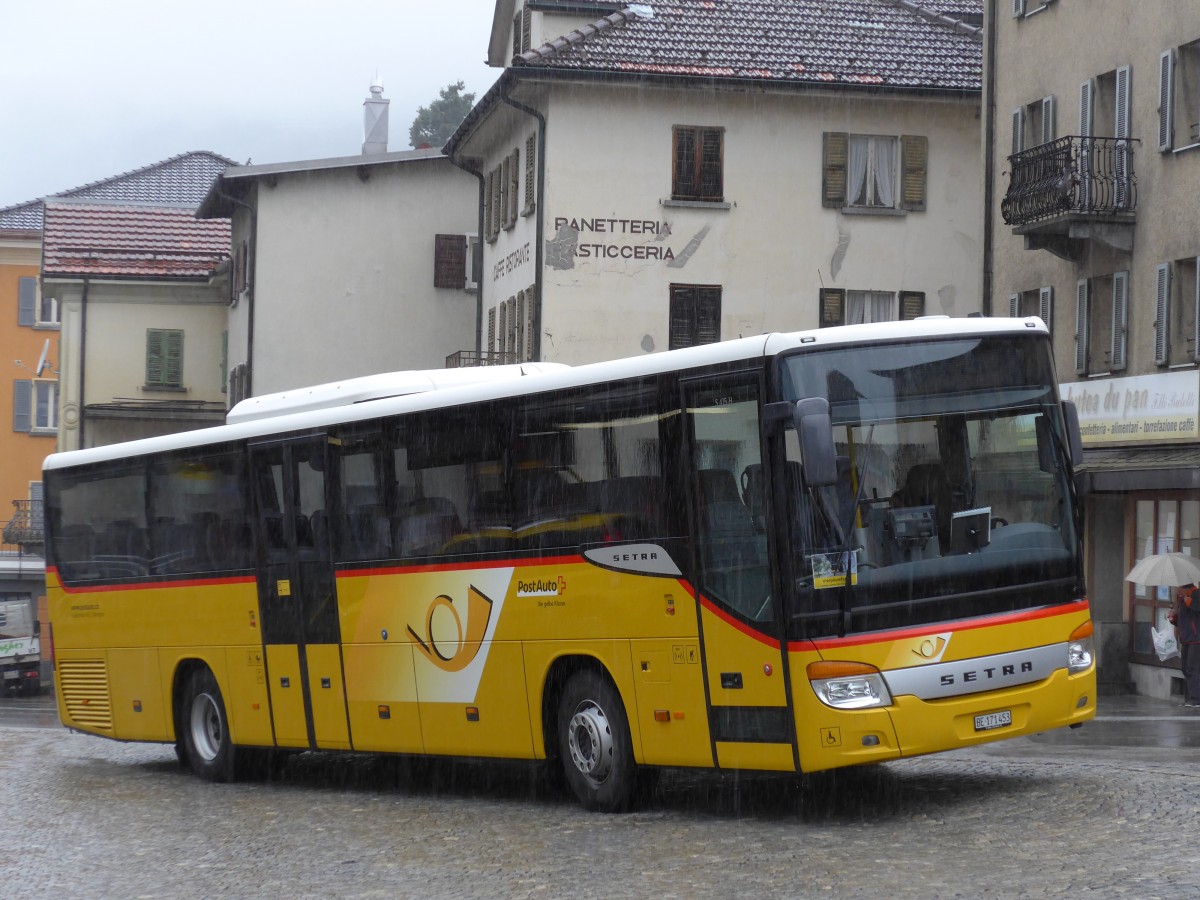 (164'926) - AVG Meiringen - Nr. 73/BE 171'453 - Setra am 16. September 2015 in Airolo, Post