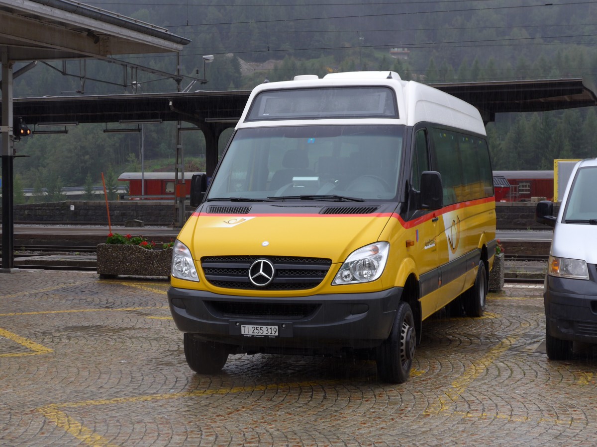 (164'936) - Marchetti, Airolo - TI 255'319 - Mercedes am 16. September 2015 beim Bahnhof Airolo