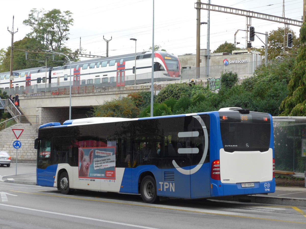 (165'069) - TPN Nyon - VD 2698 - Mercedes am 18. September 2015 beim Bahnhof Nyon