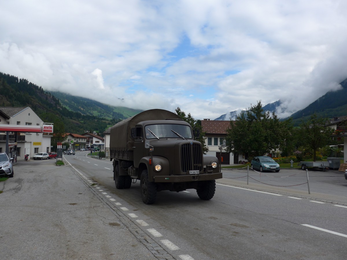 (165'312) - Wegm�ller, Attikon - ZH 166'789 - Saurer am 19. September 2015 in Andeer, Tgavugl