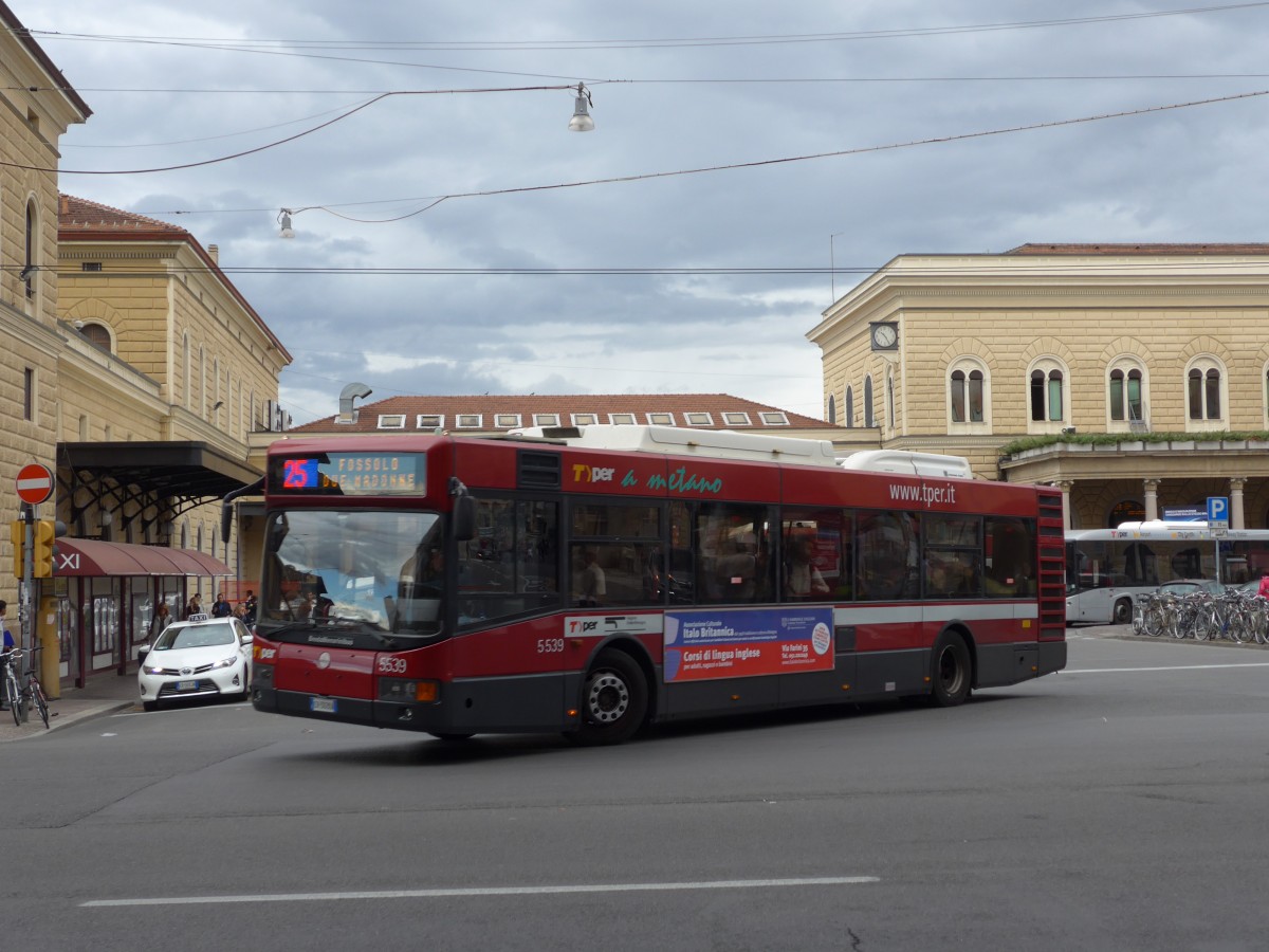 (165'562) - TPER Bologna - Nr. 5539 - BredaMenarinibus am 23. September 2015 beim Bahnhof Bologna Centrale