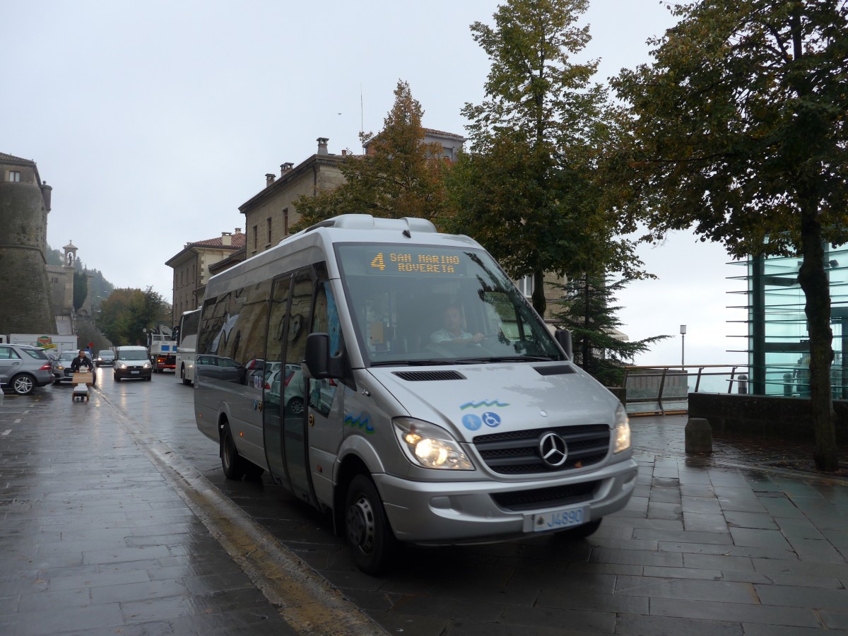 (165'742) - AASS San Marino - J4890 - Mercedes am 25. September 2015 in San Marino