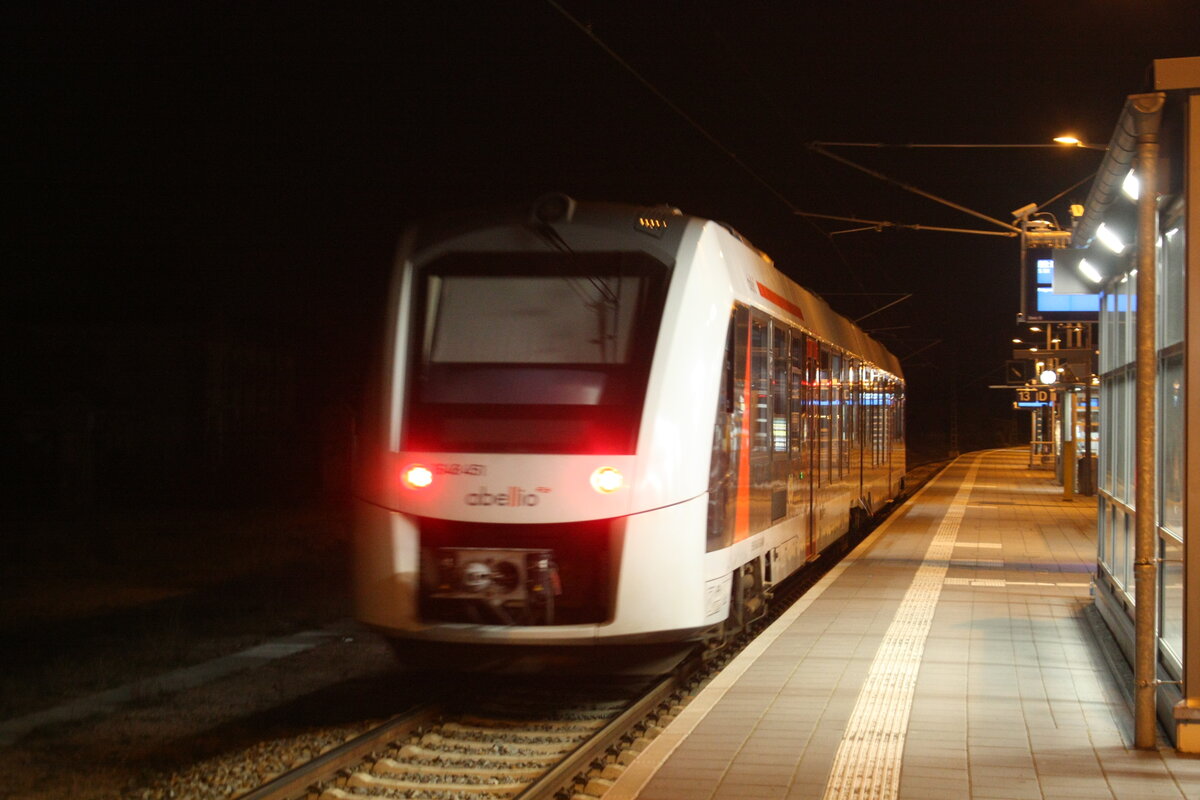 1658 451/951 im Bahnhof Halle/Saale Hbf am 1.4.22