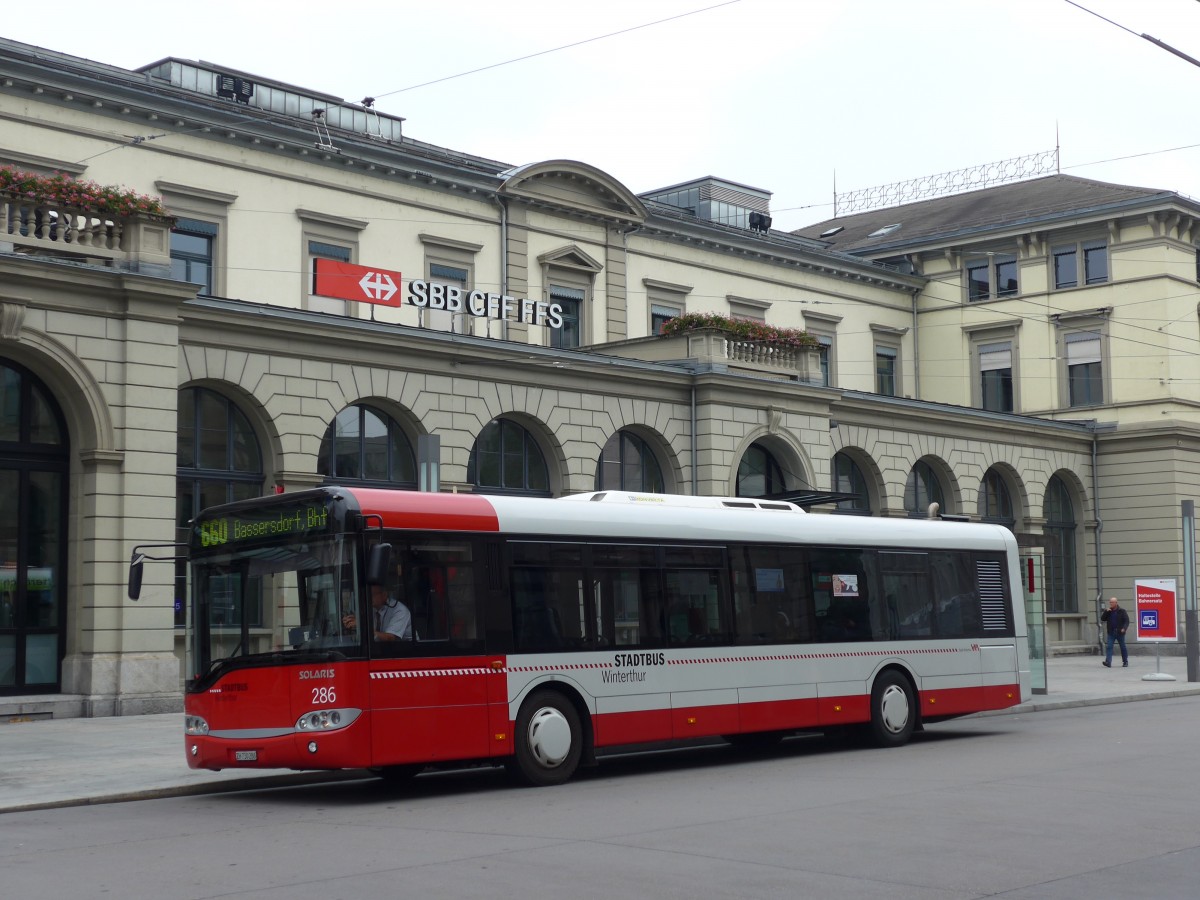(165'832) - SW Winterthur - Nr. 286/ZH 730'286 - Solaris am 26. September 2015 beim Hauptbahnhof Winterthur