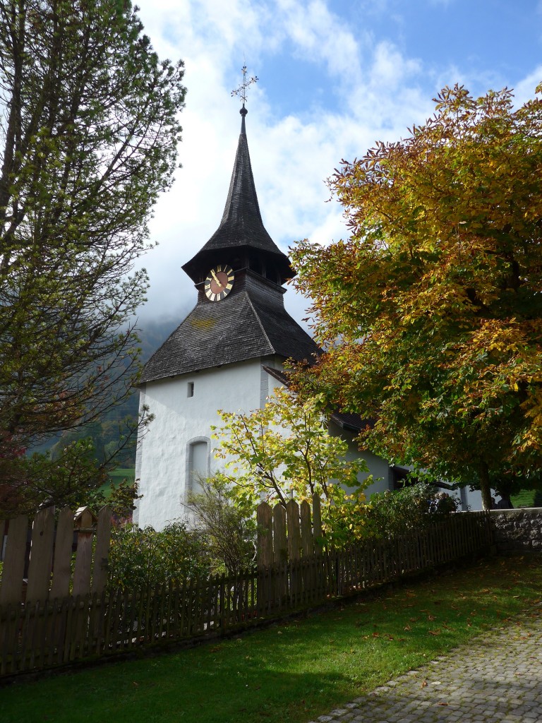 (166'206) - Die Kirche Reutigen am 11. Oktober 2015