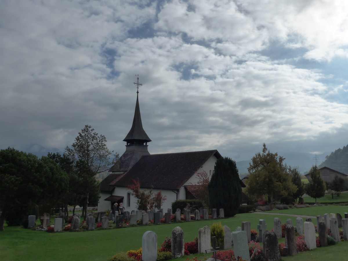 (166'209) - Die Kirche Reutigen am 11. Oktober 2015
