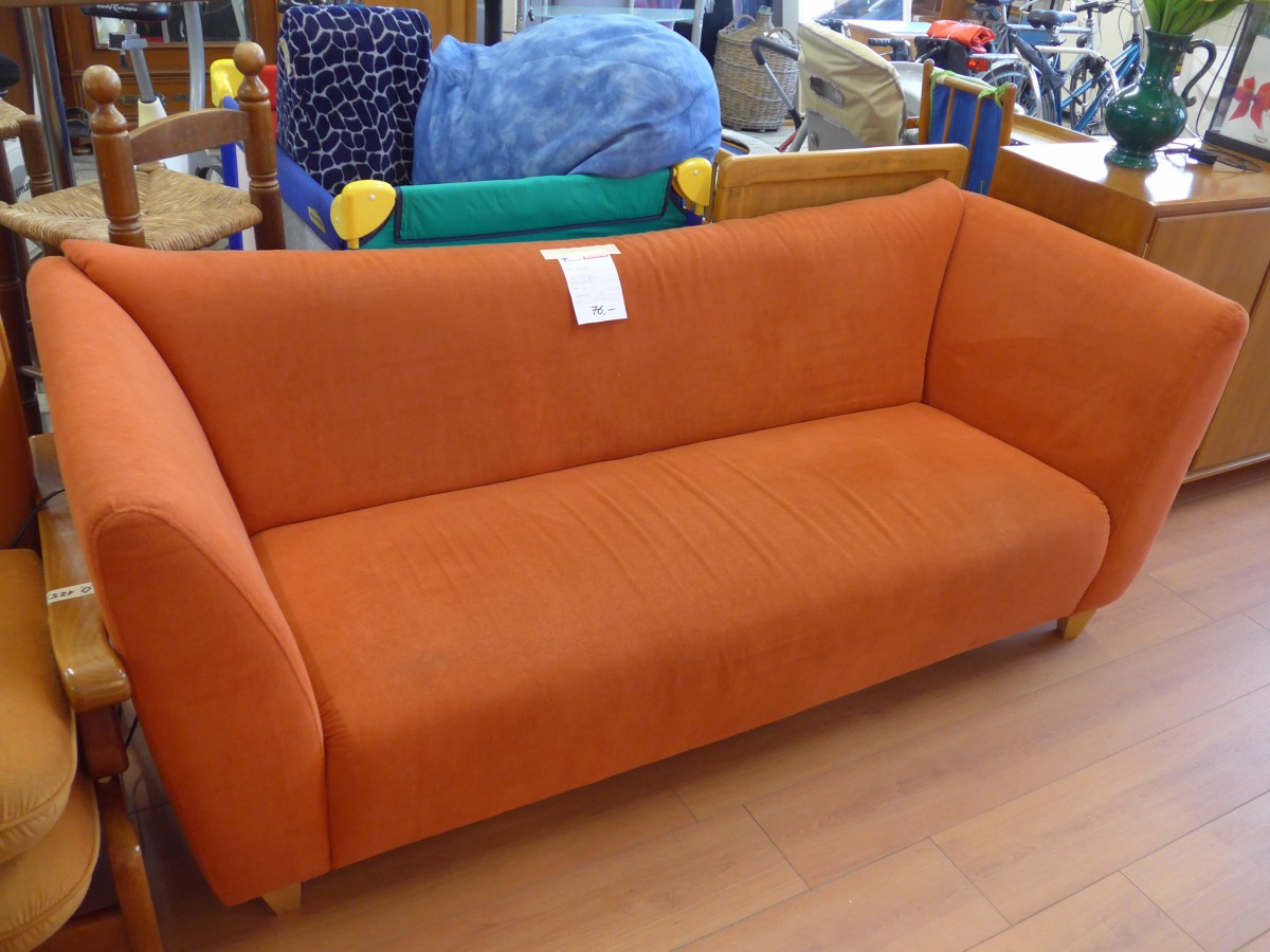 (166'260) - Oranges Sofa am 16. Oktober 2015 im BrockiShop
