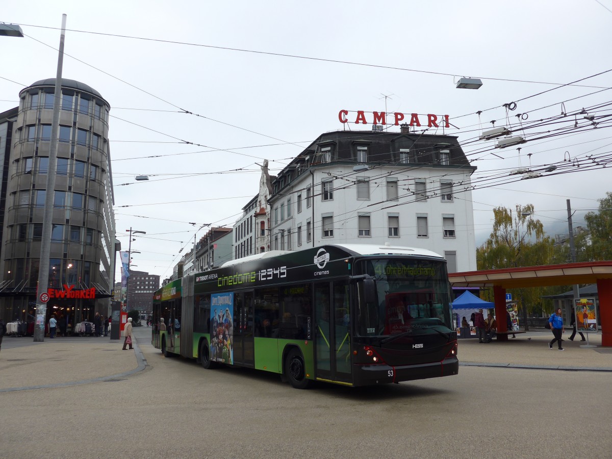 (166'388) - VB Biel - Nr. 53 - Hess/Hess Gelenktrolleybus am 24. Oktober 2015 in Biel, Zentralplatz