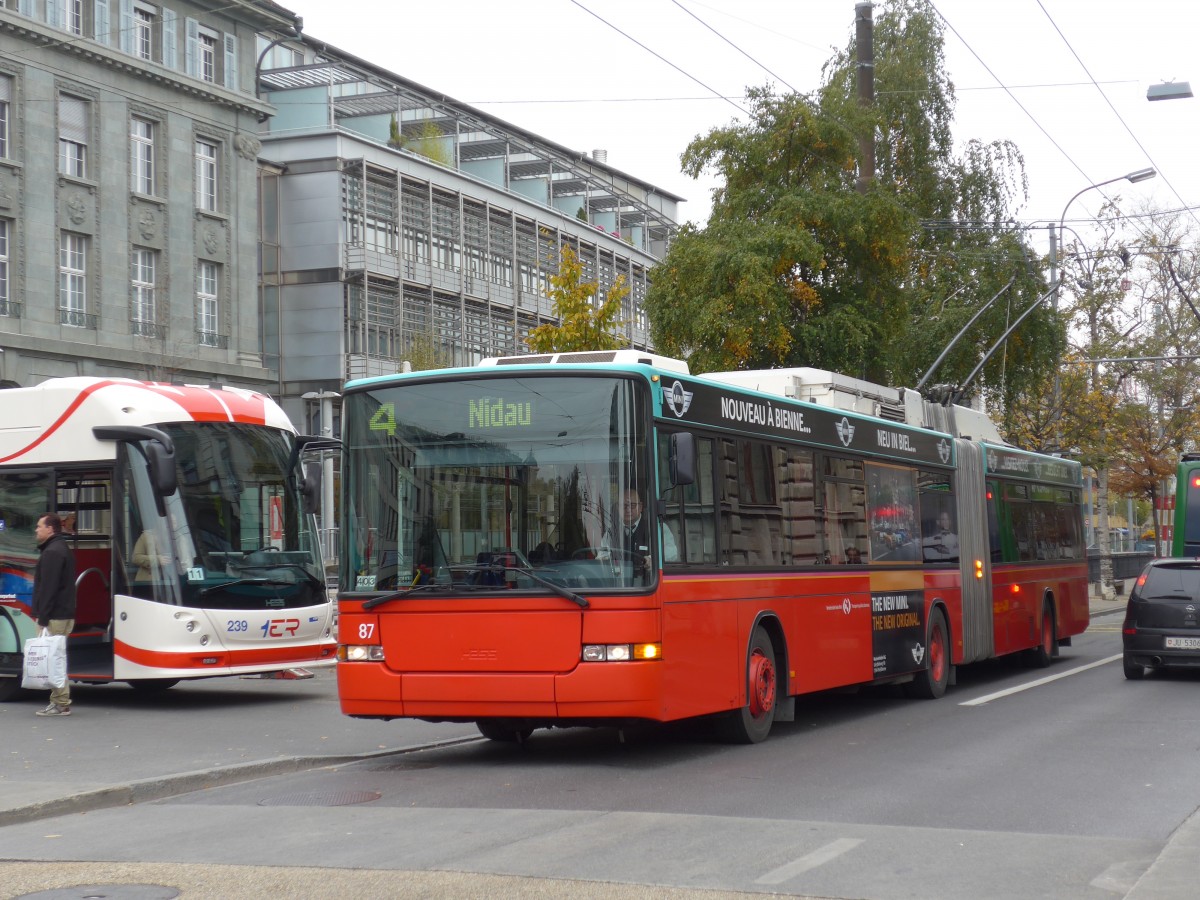 (166'389) - VB Biel - Nr. 87 - NAW/Hess Gelenktrolleybus am 24. Oktober 2015 in Biel, Zentralplatz