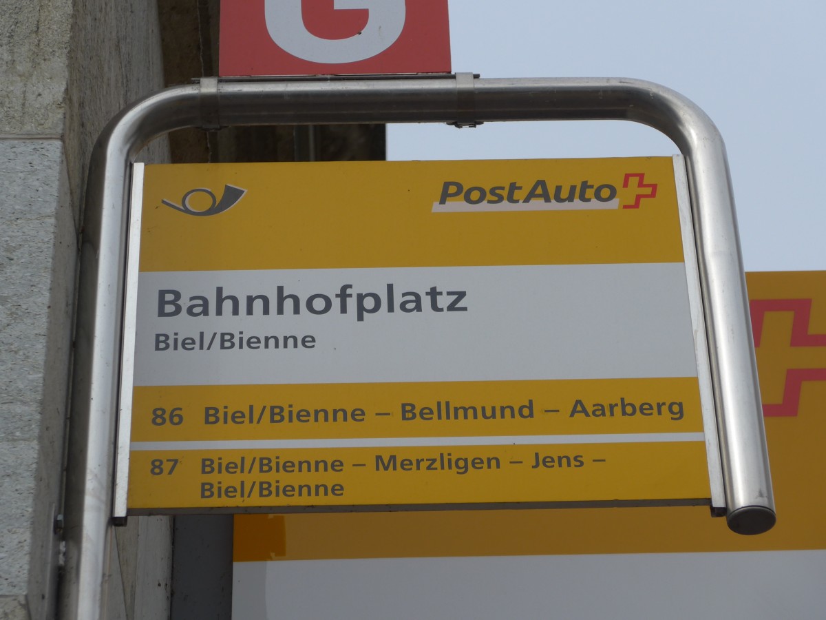 (166'417) - PostAuto-Haltestelle - Biel/Bienne, Bahnhofplatz - am 24. Oktober 2015