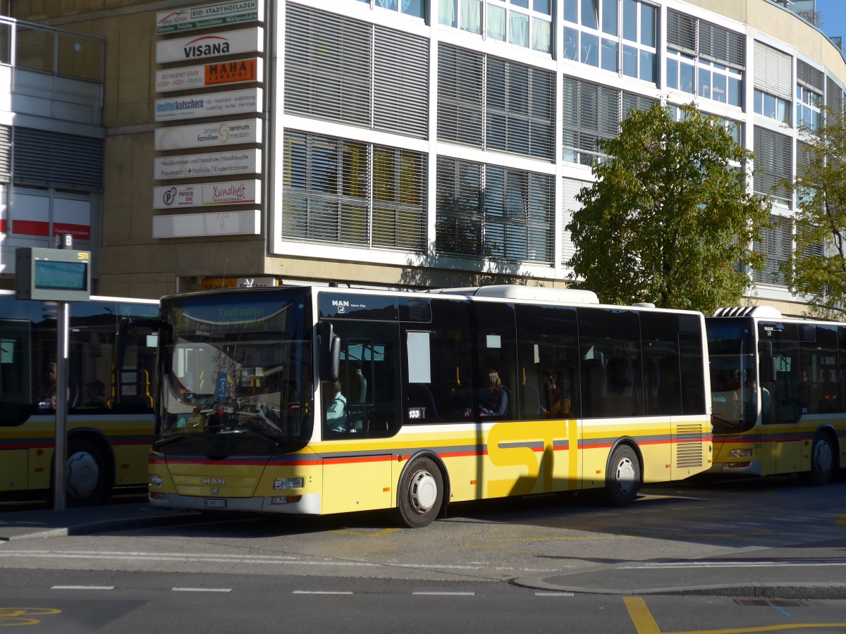 (166'605) - STI Thun - Nr. 133/BE 801'133 - MAN/Gppel am 11. November 2015 beim Bahnhof Thun