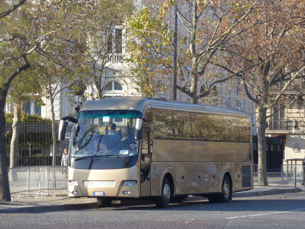 (166'688) - Aus Italien: Maestro, Roma - ET-958 HT - Volvo am 15. November 2015 in Paris, Arc de Triomphe